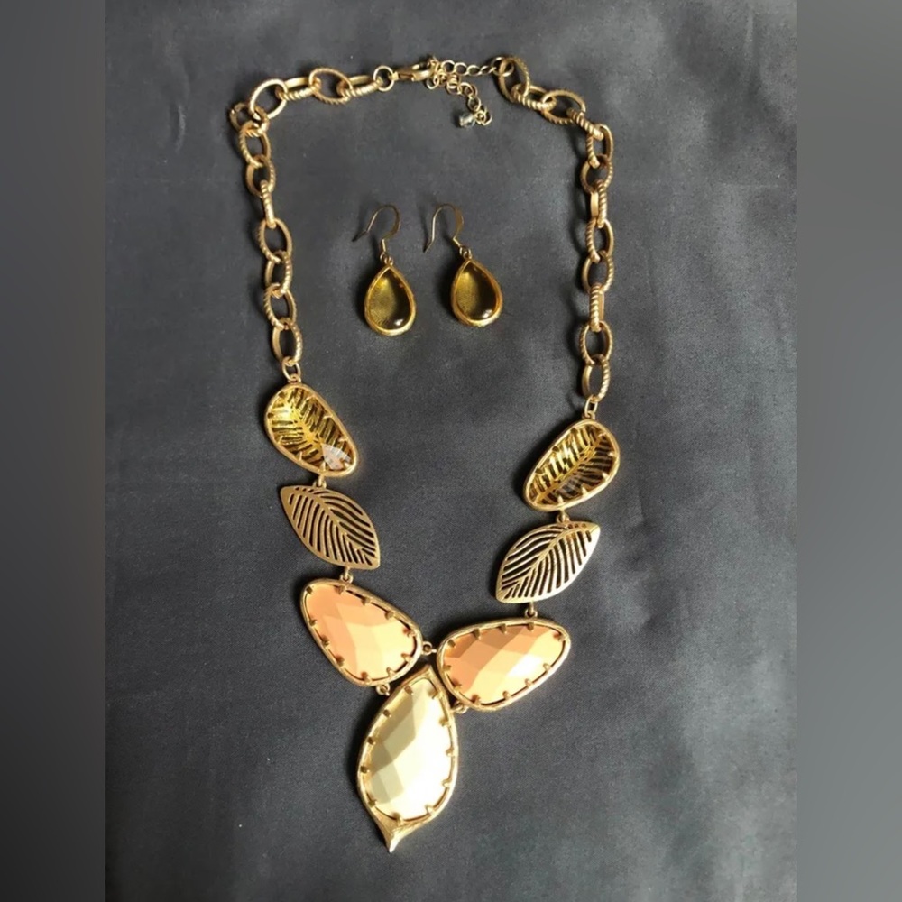 Woman's Jewelry Set Necklace Dangle Earrings Gold w/ Pink & Cream